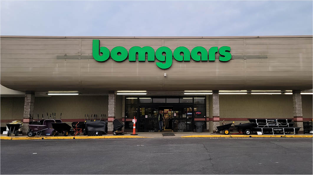 Bomgaars storefront showcasing outdoor supplies and friendly shopping environment.